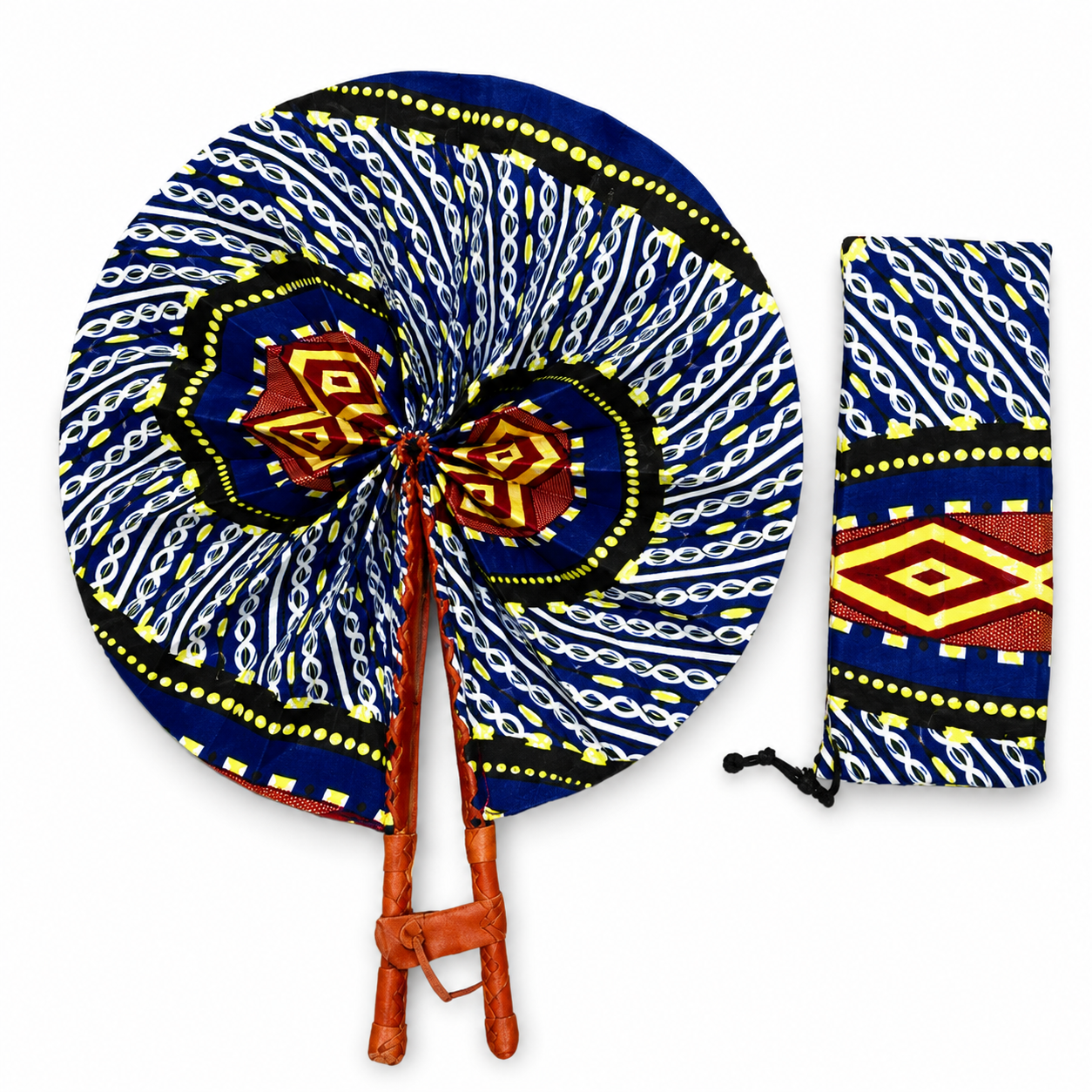Éventail africain artisanal bleu à motifs géométriques